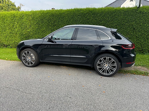 Porsche Macan 6 of 29