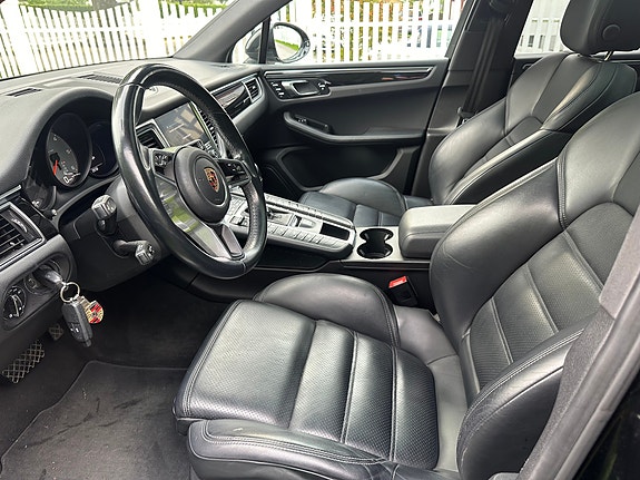 Porsche Macan 16 of 29