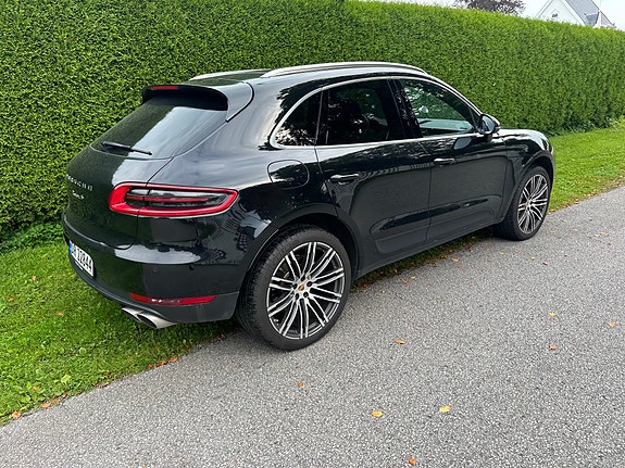 Porsche Macan 15 of 29