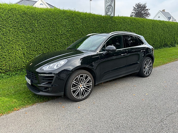 Porsche Macan 2 of 29