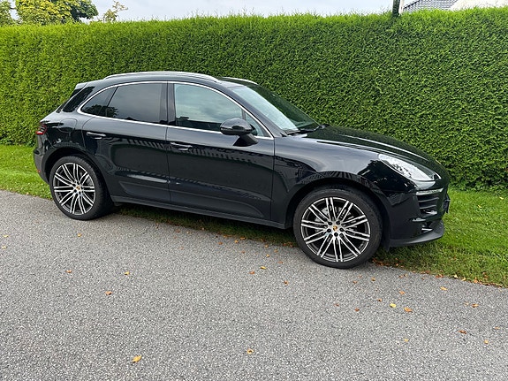 Porsche Macan 13 of 29