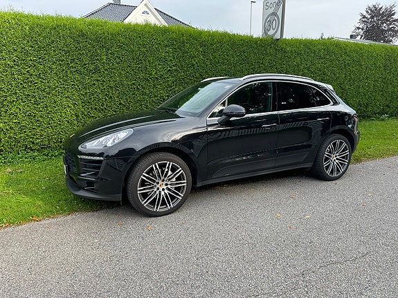 Porsche Macan 3 of 29
