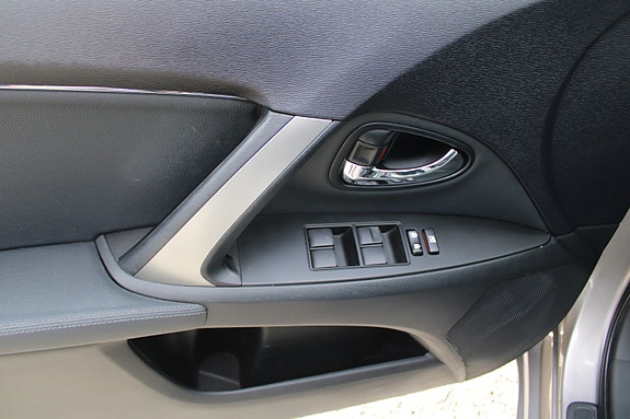 Toyota Avensis 30 of 30