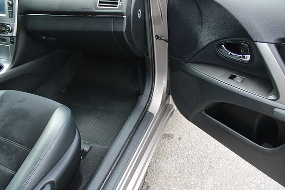 Toyota Avensis 12 of 30