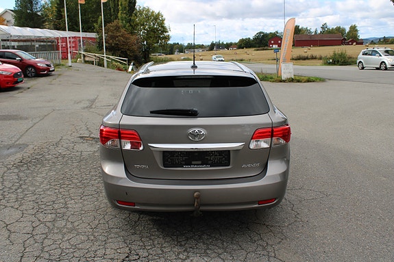 Toyota Avensis 8 of 30