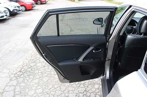 Toyota Avensis 24 of 30