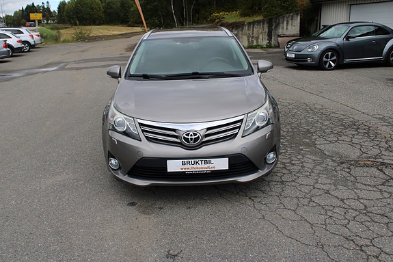 Toyota Avensis 2 of 30
