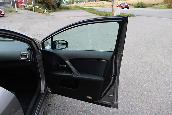 Toyota Avensis 11 of 30