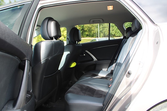 Toyota Avensis 28 of 30