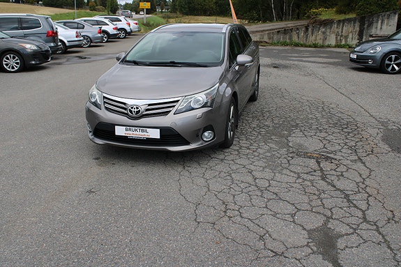 Toyota Avensis 4 of 30