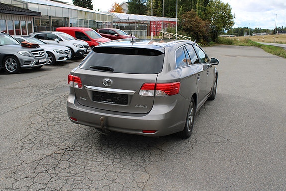 Toyota Avensis 9 of 30