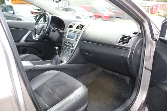 Toyota Avensis 15 of 30