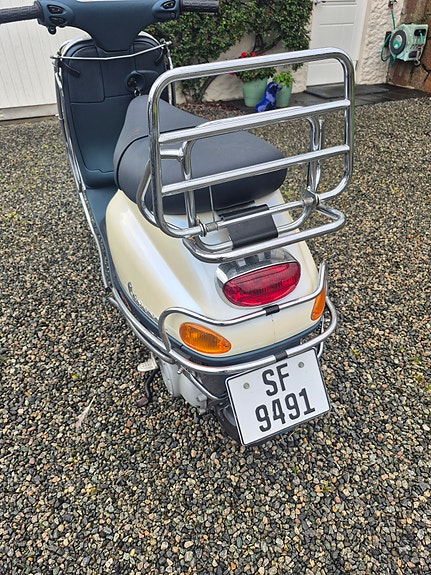 Vespa 50 3 of 9