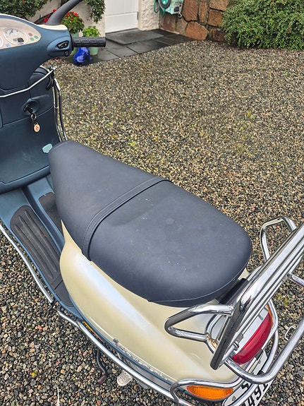 Vespa 50 4 of 9