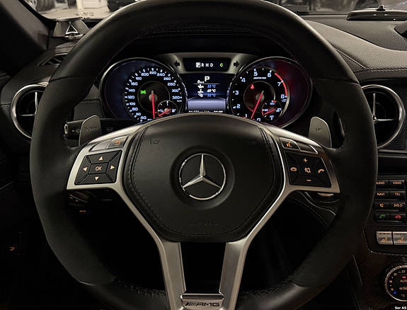 Mercedes-Benz SL63 18 of 25