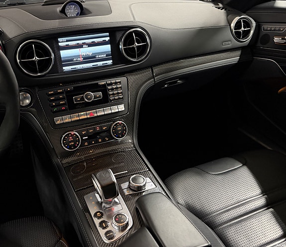 Mercedes-Benz SL63 10 of 25