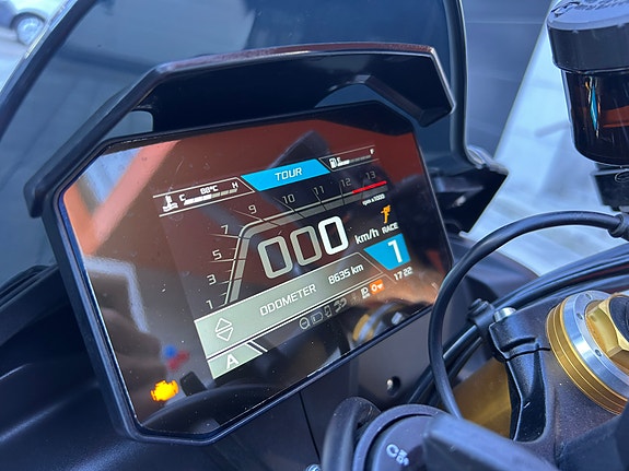 Aprilia Tuono V4 Factory 12 of 27
