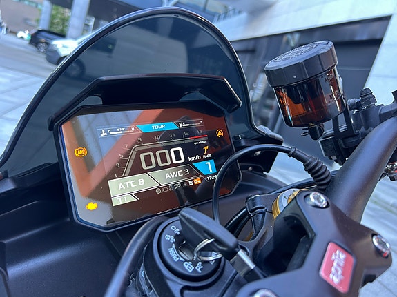 Aprilia Tuono V4 Factory 24 of 27