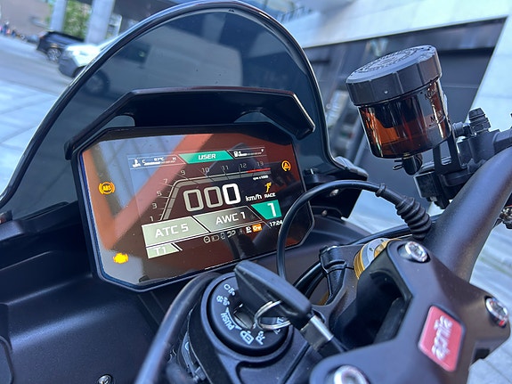 Aprilia Tuono V4 Factory 23 of 27