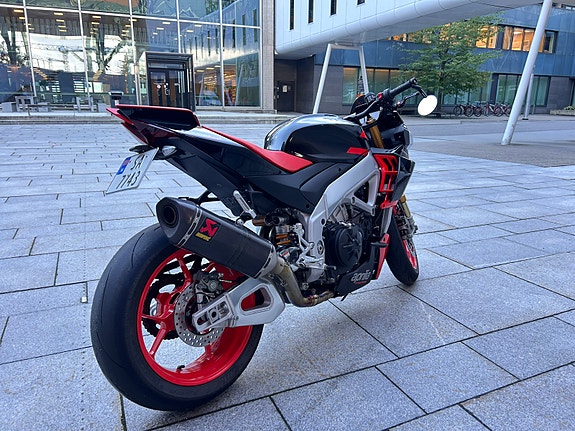 Aprilia Tuono V4 Factory 5 of 27