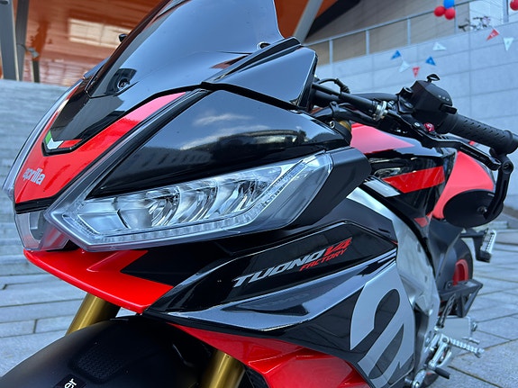 Aprilia Tuono V4 Factory 6 of 27
