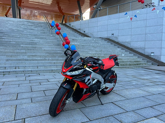 Aprilia Tuono V4 Factory 2 of 27