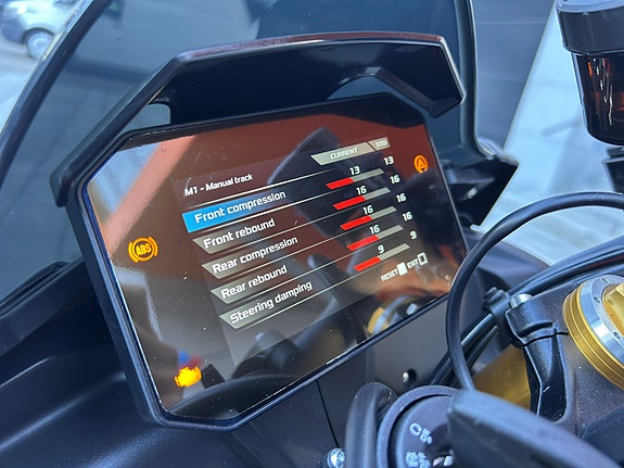 Aprilia Tuono V4 Factory 16 of 27