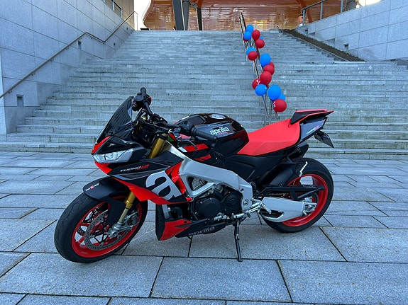 Aprilia Tuono V4 Factory 3 of 27
