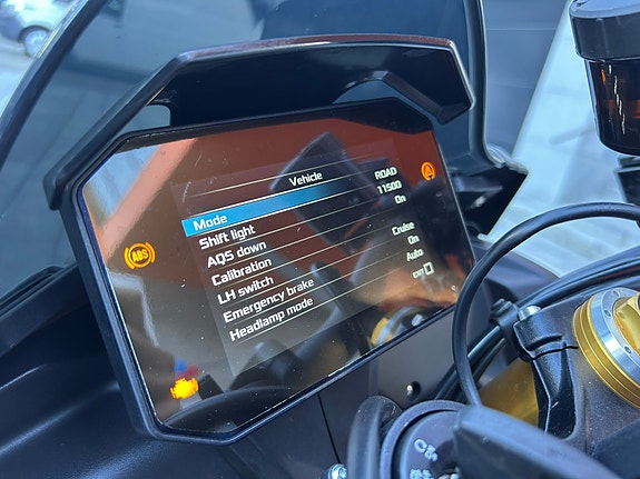 Aprilia Tuono V4 Factory 14 of 27