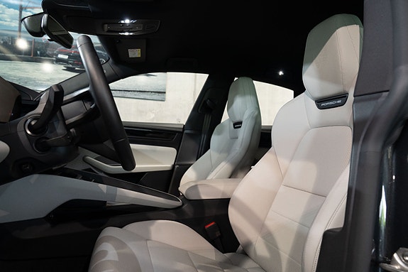 Porsche Macan 4 of 23