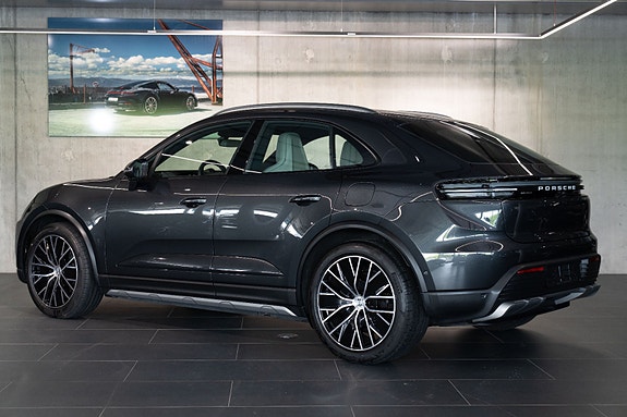 Porsche Macan 3 of 23