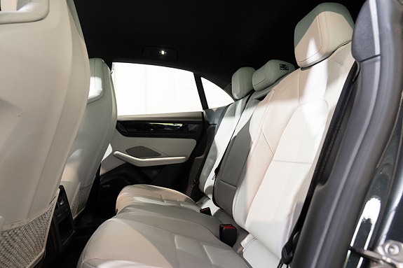 Porsche Macan 10 of 23