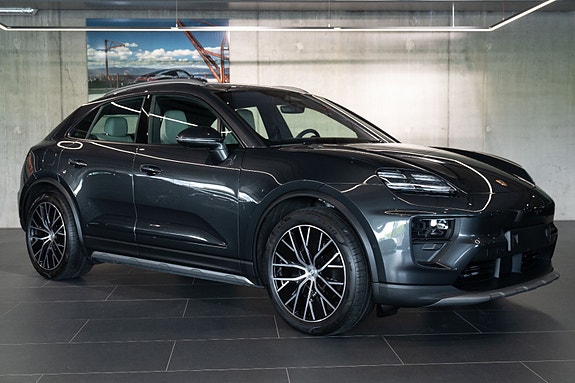 Porsche Macan 8 of 23