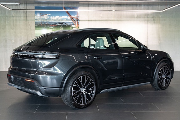 Porsche Macan 6 of 23