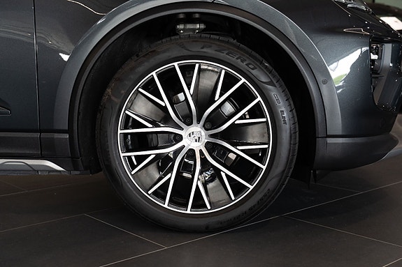Porsche Macan 22 of 23