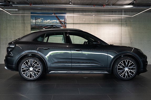 Porsche Macan 7 of 23