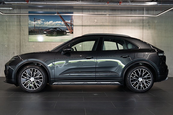 Porsche Macan 2 of 23