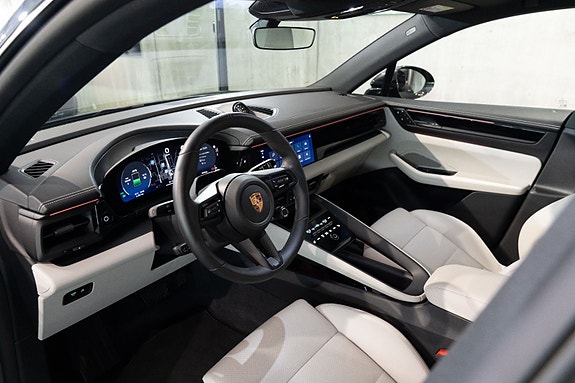 Porsche Macan 12 of 23