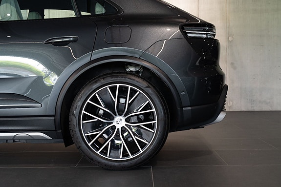 Porsche Macan 21 of 23