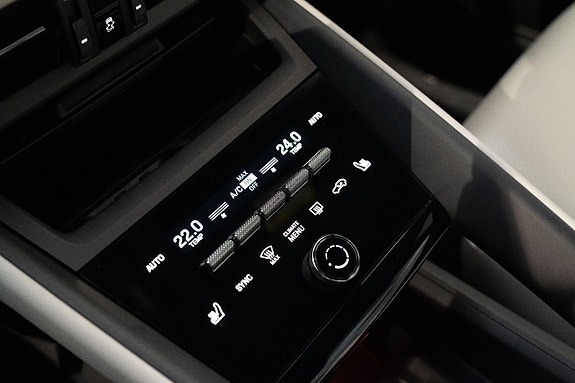 Porsche Macan 18 of 23