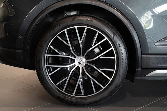Porsche Macan 23 of 23