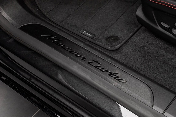 Porsche Macan 23 of 30