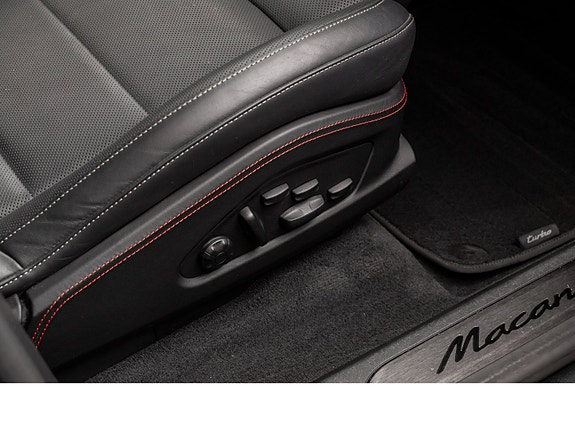 Porsche Macan 30 of 30