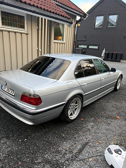 BMW 740i 4 of 20