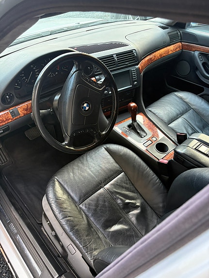 BMW 740i 11 of 20