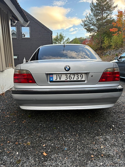 BMW 740i 5 of 20