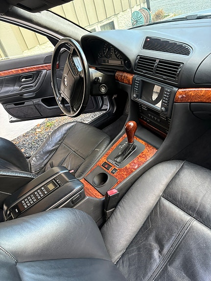 BMW 740i 9 of 20