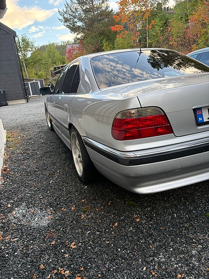 BMW 740i 6 of 20