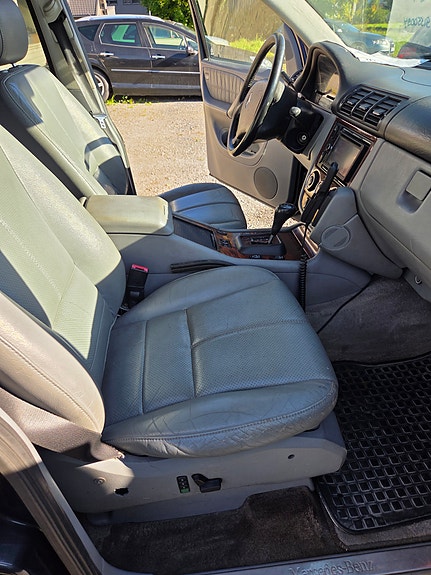 Mercedes-Benz ML270 9 of 15