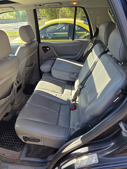 Mercedes-Benz ML270 12 of 15